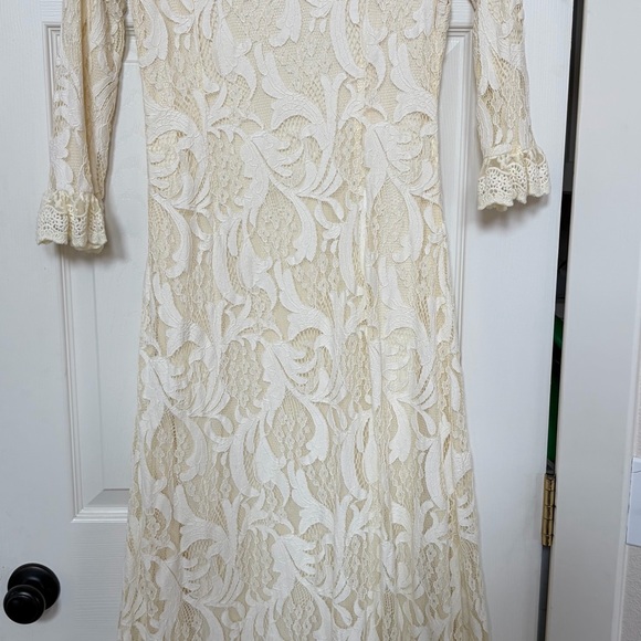 Dainty Jewells Cream Lace Dress - Picture 2 of 8